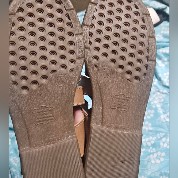 Tan Leather Strappy Sandals set of 2 bundle *Size 7 womens* - Picture 9 of 10